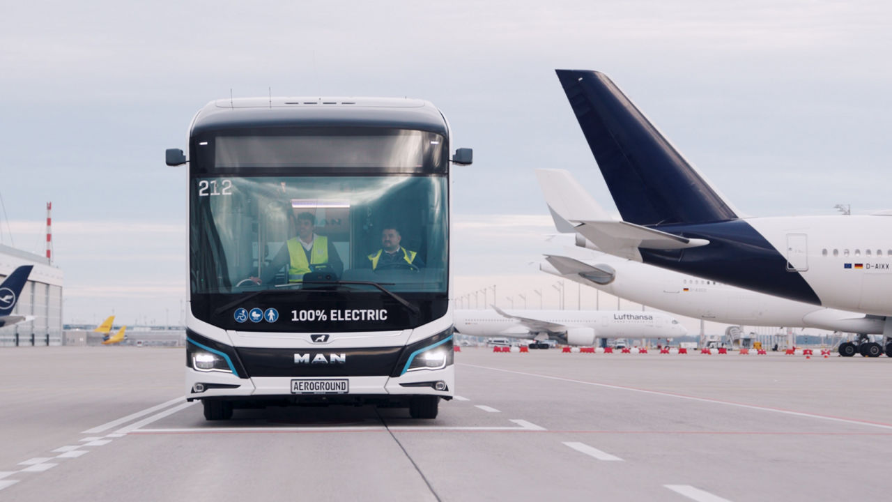 Boarding by eBus: Mit dem Elektrobus zum Flieger